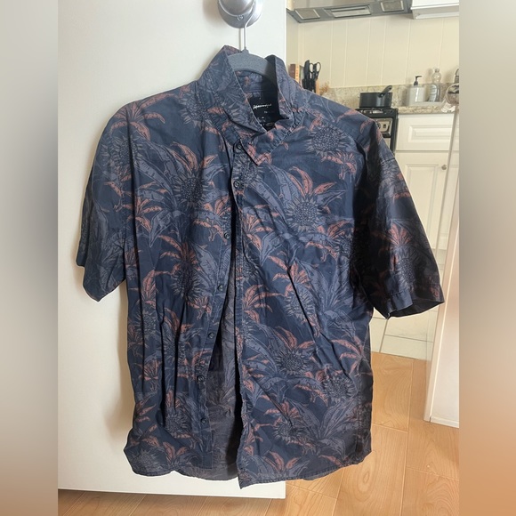 Quicksilver XL Shortsleeve Button Up - Picture 1 of 3